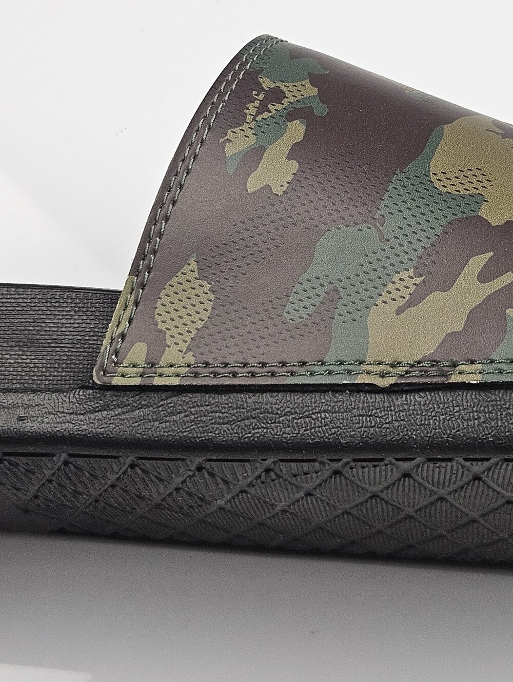 Adidas Men's Adilette Camouflage Slide Sandals in Black and Green Size 11 - Picture 4 of 8